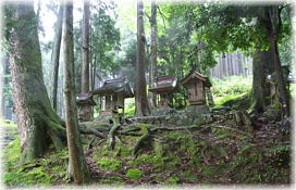 画像：山口神社境内の小祠群