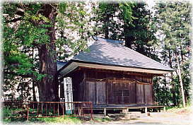 画像:金川戸隠神社とイチョウ