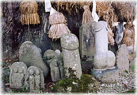 画像:下来伝の大杉(奉納物)