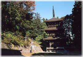 画像:真楽寺三重塔
